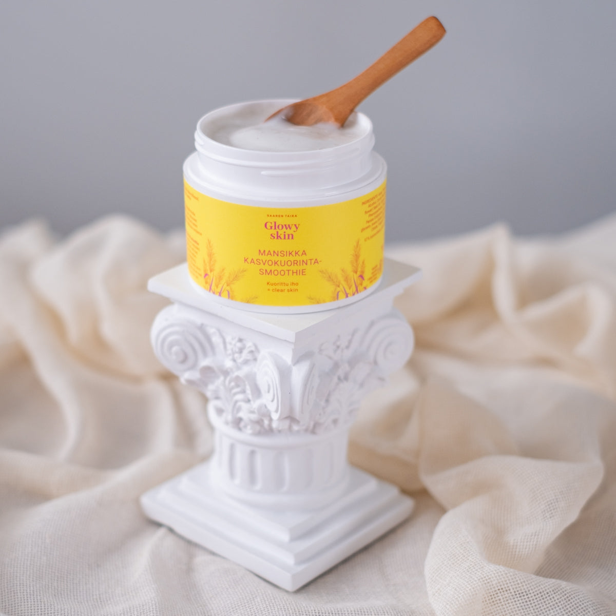 Mansikka kasvokuorinta smoothie, hajusteeton - Saaren Taika Glowy skin