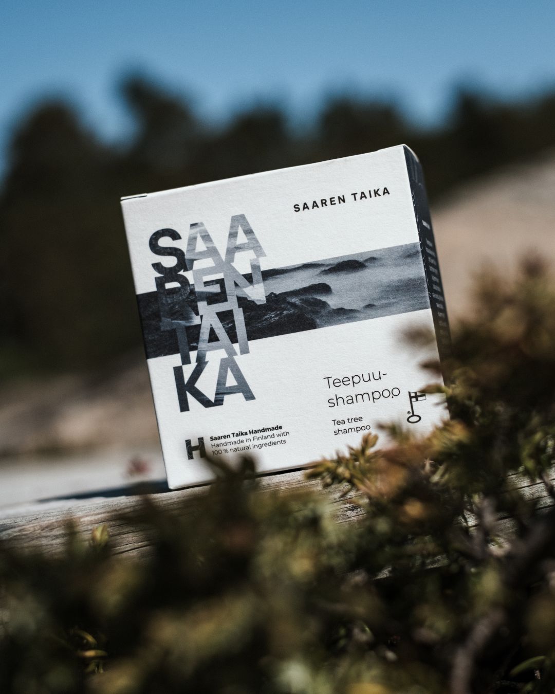 Teepuushampoo, rasvoittuville hiuksille suunniteltu Teepuushampoo auttaa myös kuivaan tai kutiavaan päänahkaan. Vegaaninen, luomu, luonnollinen 🇫🇮