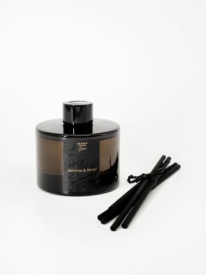 Huonetuoksu Jasmiini & Seetri 200ml - Hienostunut ja tyylikäs huonetuoksu kestää n. 6-12kk! (Huom! Iso!) SH 39,95€