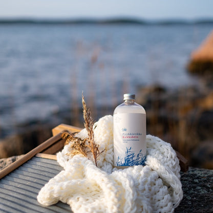 Saaren Taika pyykkietikkaSaaren Taika 500ml Kukkaketo Pyykkietikka - Kesäistä raikkautta kukkaistuoksuissa tektiileille antaa 100% biohajoava pyykkietikka
