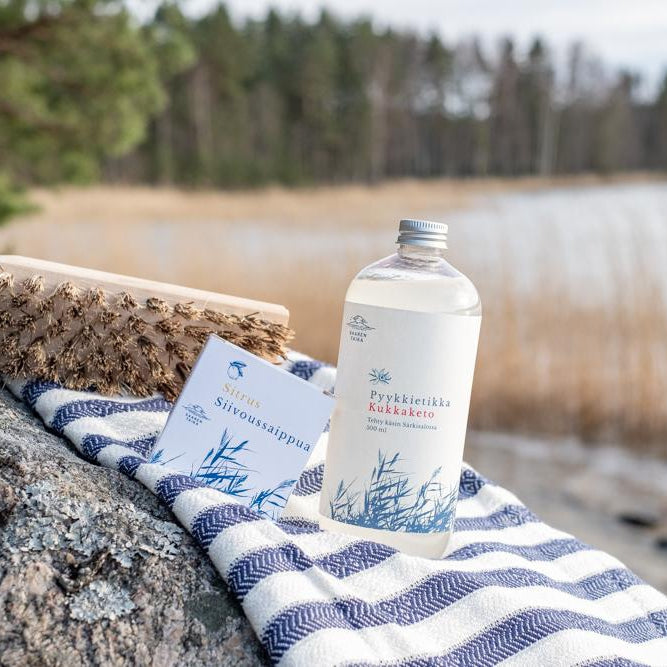 Pyykkietikka Kukkaketo 500ml - Kesäistä raikkautta kukkaistuoksuissa tekstiileille antaa 100% käsintehty pyykkietikka 🇫🇮
