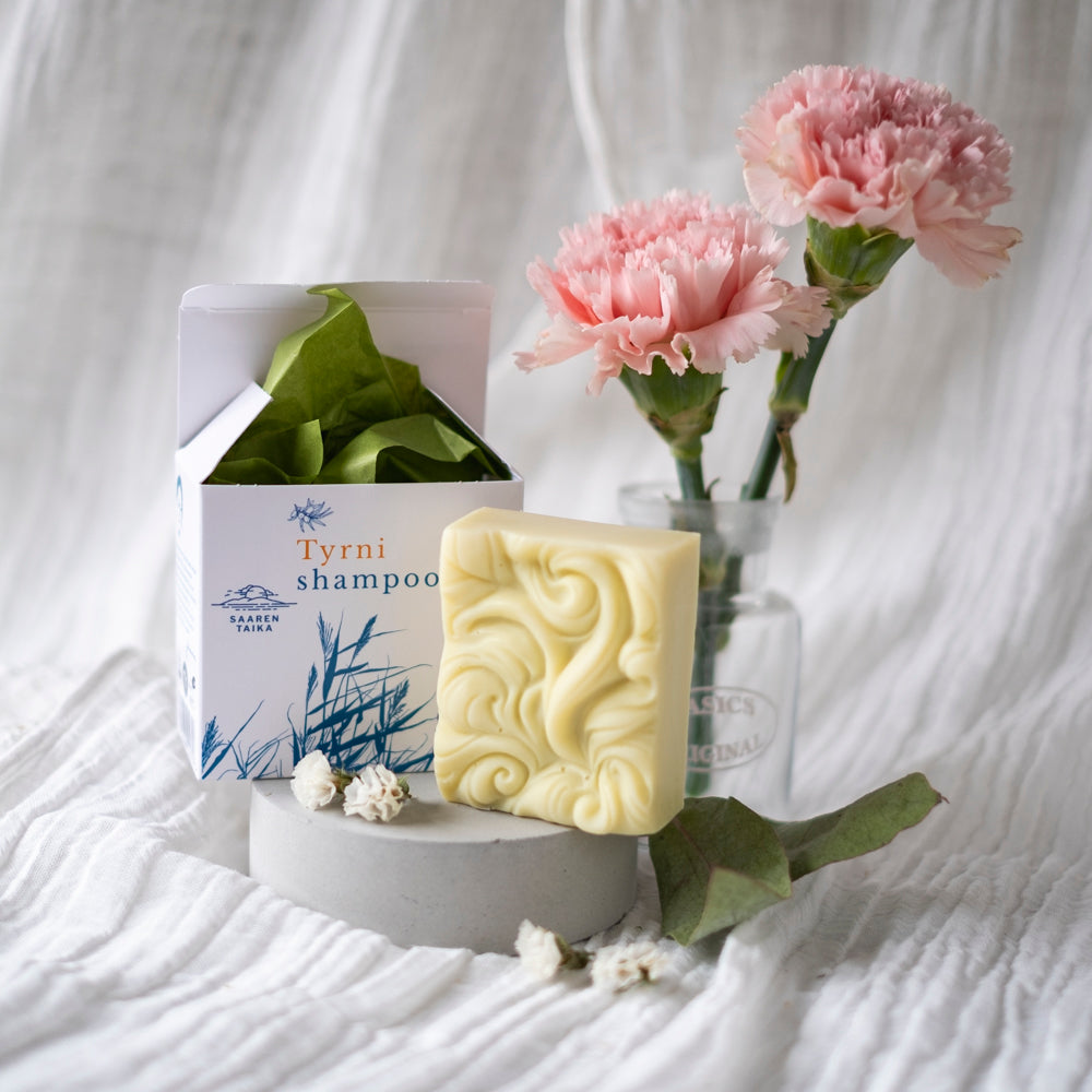 Saaren Taika Tyrnishampoo - Päänahkaa rauhoittava, hiuksia tuuheuttava, hellävarainen palashampoo. Hajusteeton, vegaaninen, luomu, luonnollinen 