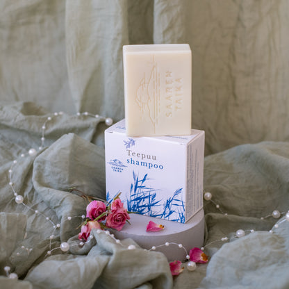 Teepuushampoo - Rasvoittuville hiuksille suunniteltu Teepuushampoo auttaa myös kuivaan tai kutiavaan päänahkaan. Vegaaninen, luomu, luonnollinen - Saaren Taika